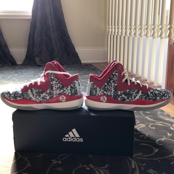 Adidas DRose basketball shoe - Picture 3 of 5